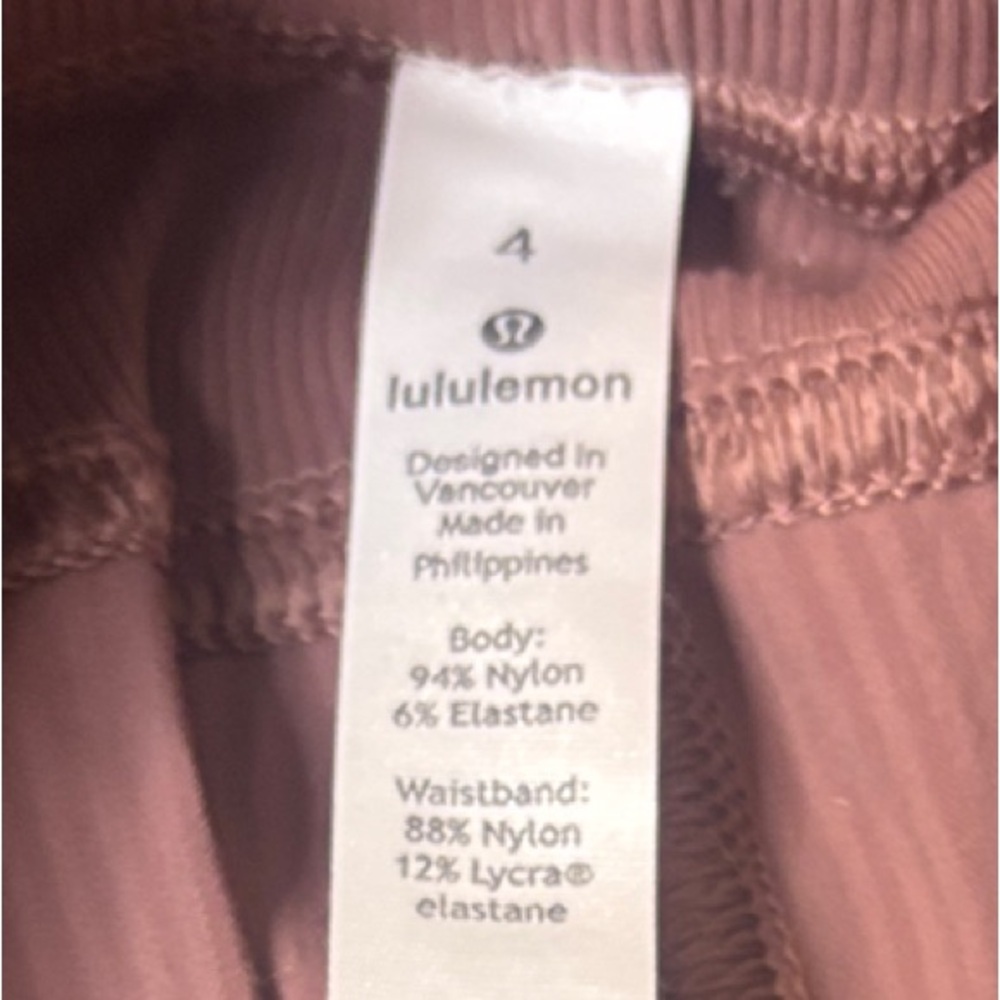 Lululemon Athletica Red Dust Dance Studio Crops Size 4 - Picture 5 of 11